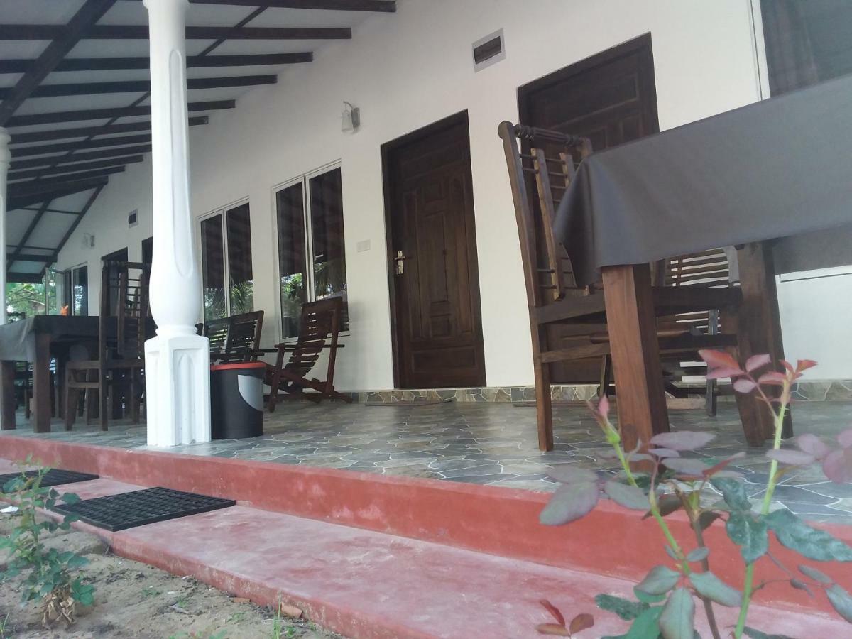 Theepan'S Home Nilaveli Εξωτερικό φωτογραφία